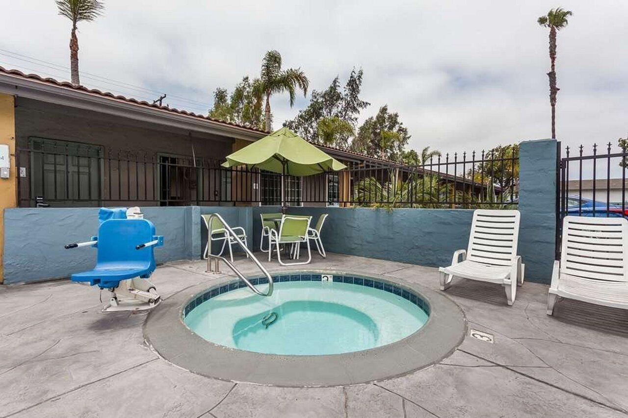 Howard Johnson By Wyndham National City/San Diego South المظهر الخارجي الصورة