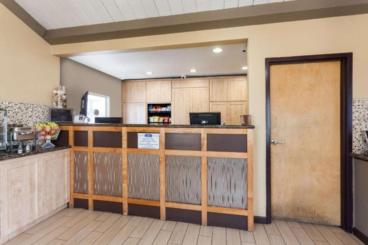 Howard Johnson By Wyndham National City/San Diego South المظهر الخارجي الصورة