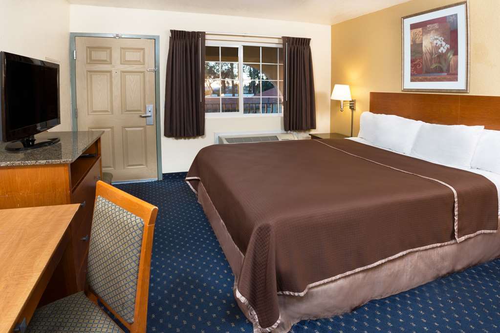 Howard Johnson By Wyndham National City/San Diego South الغرفة الصورة