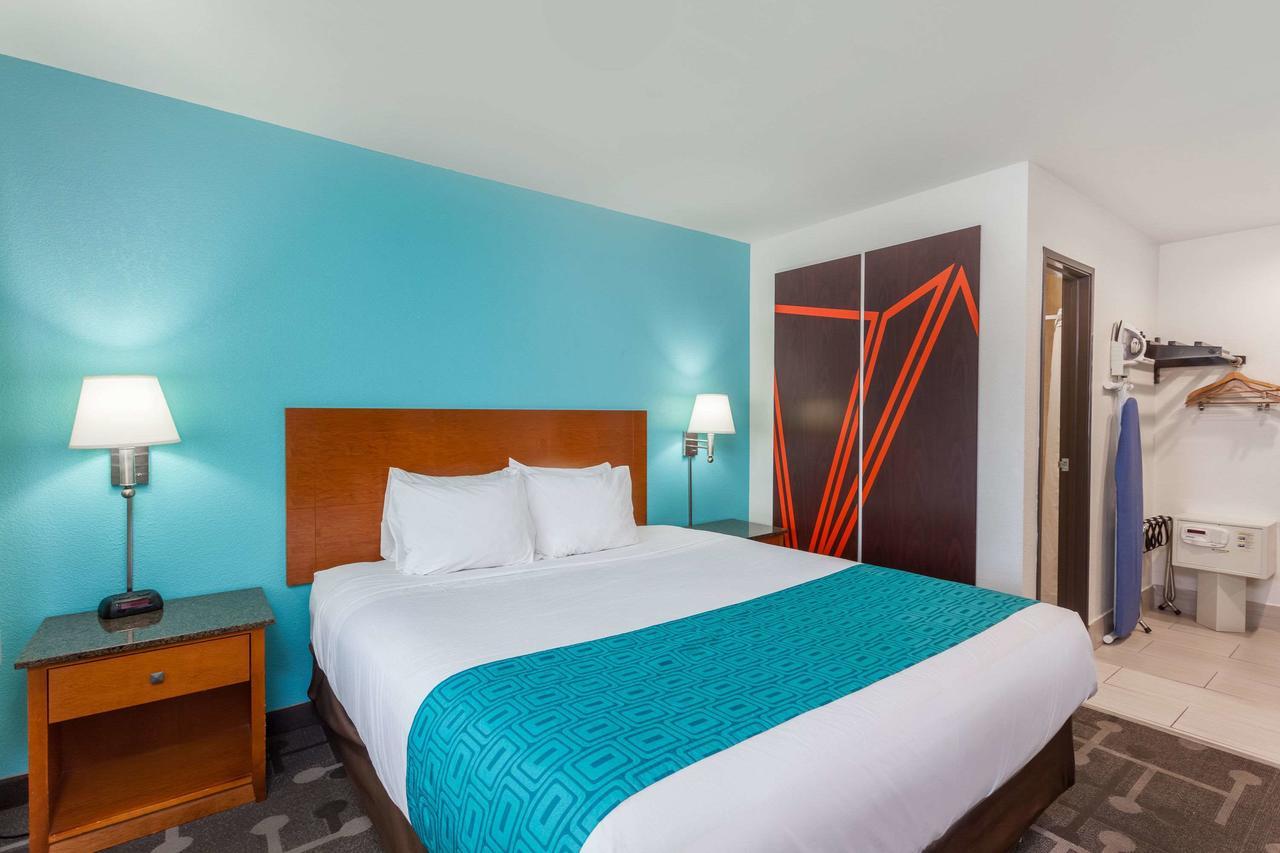 Howard Johnson By Wyndham National City/San Diego South المظهر الخارجي الصورة