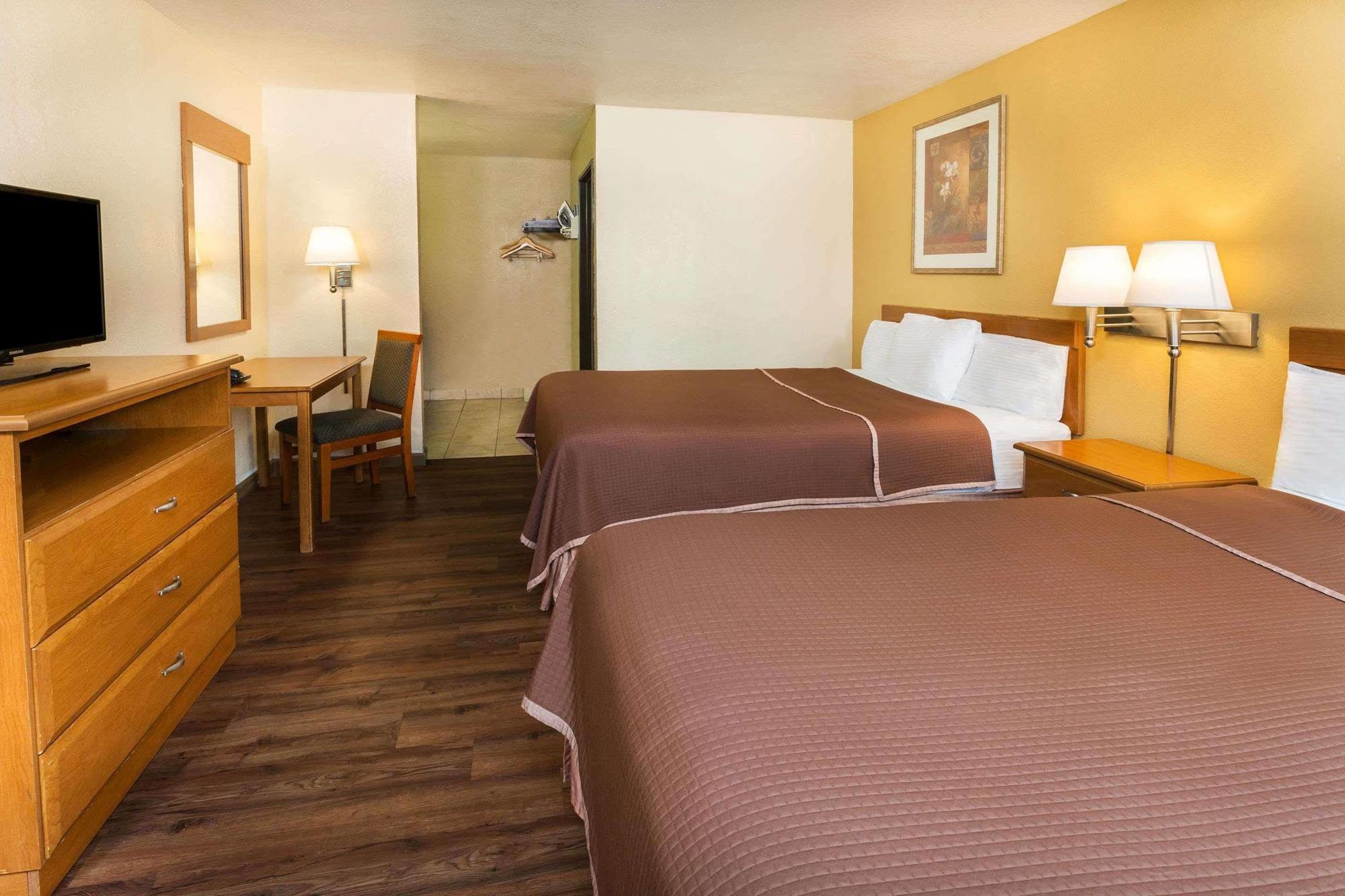 Howard Johnson By Wyndham National City/San Diego South المظهر الخارجي الصورة