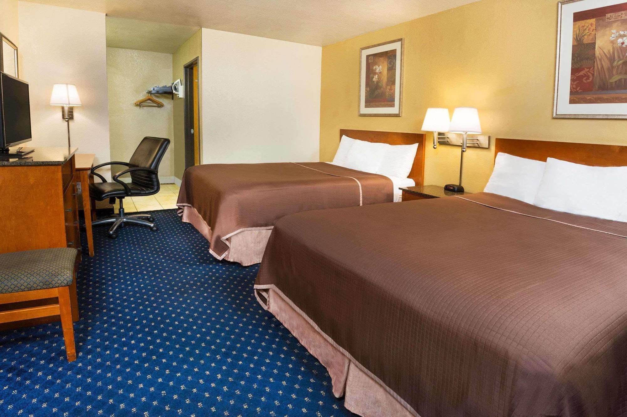 Howard Johnson By Wyndham National City/San Diego South المظهر الخارجي الصورة