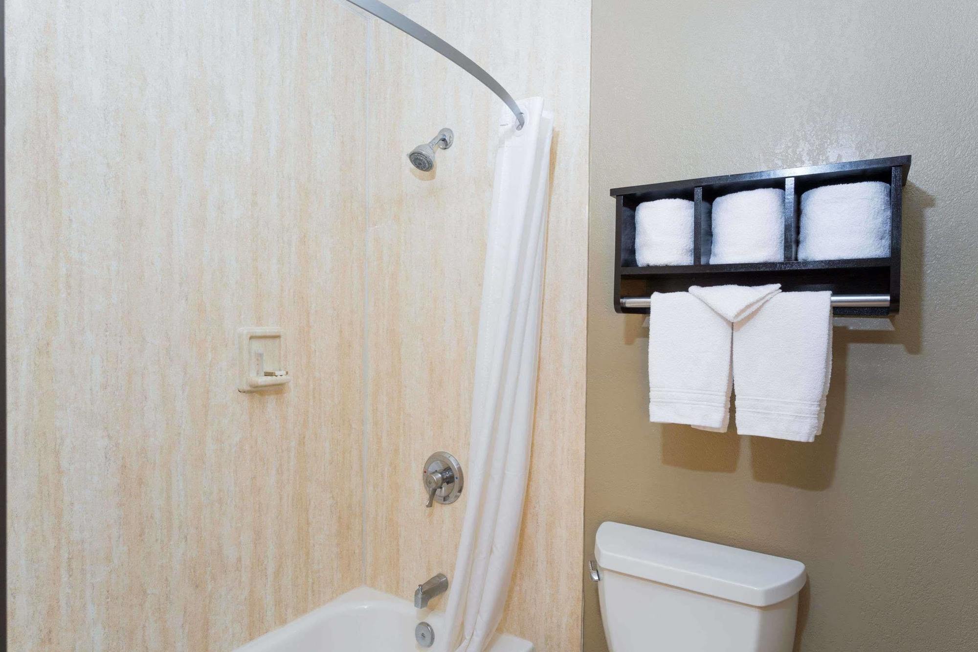 Howard Johnson By Wyndham National City/San Diego South المظهر الخارجي الصورة